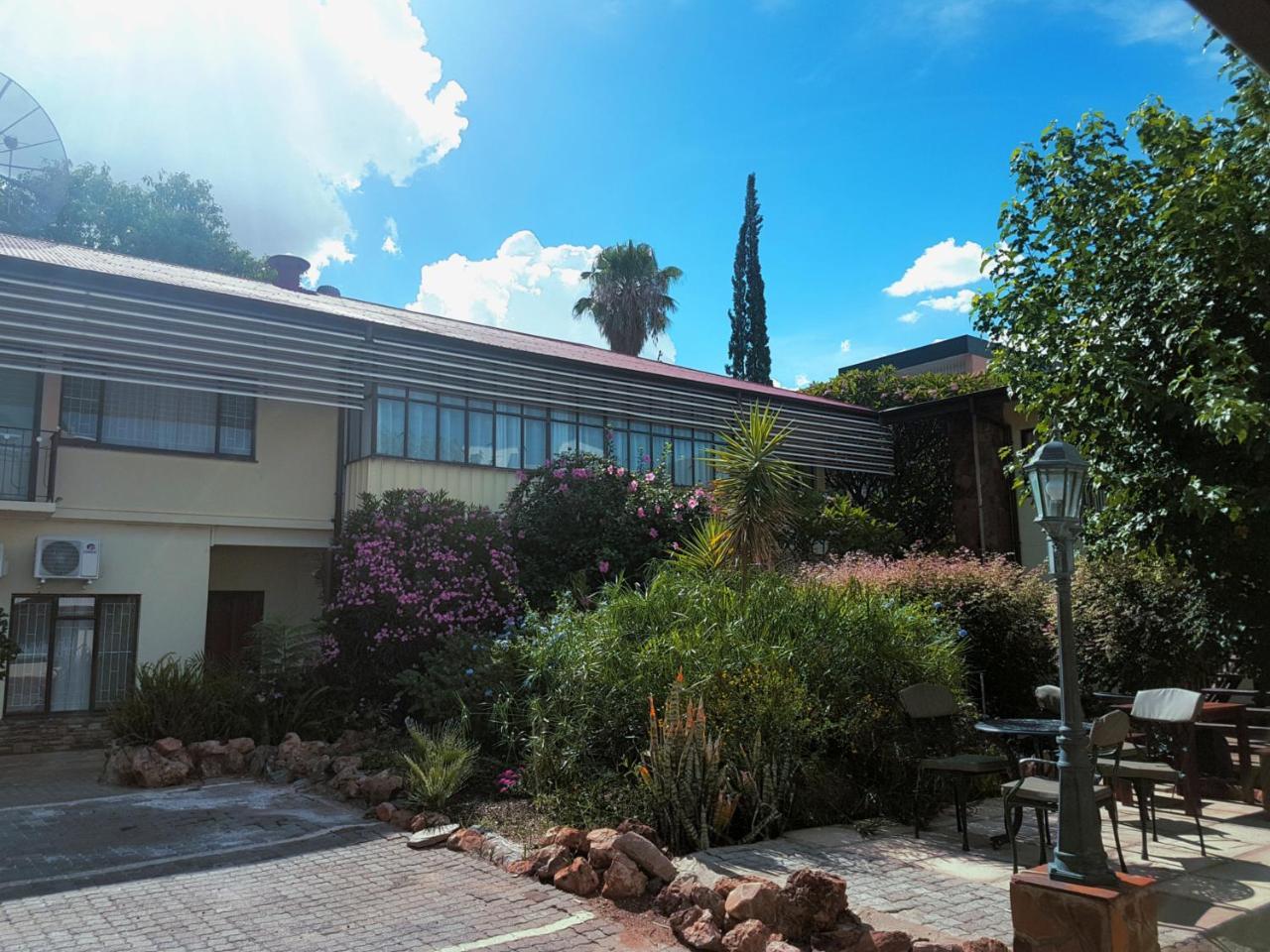 Hotel Pension Steiner Windhoek Exterior foto